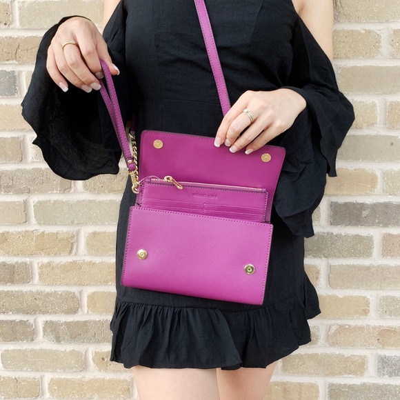 Michael Kors Handbags - ‼️SALE‼️ Michael Kors 3 In 1 Wristlet Crossbody